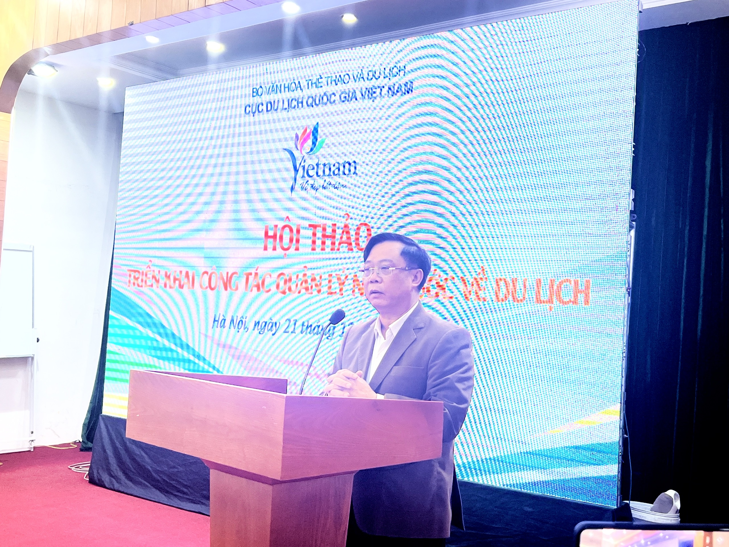 Phó Cục trưởng Cục Du lịch Quốc gia Việt Nam Phạm Văn Thủy phát biểu. Ảnh: Anh Tú